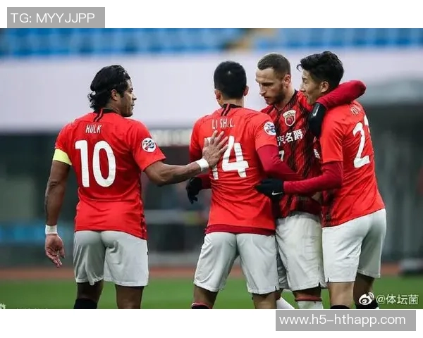 C罗庆祝球队亚冠小组赛五连胜成功晋级头名荣耀时刻